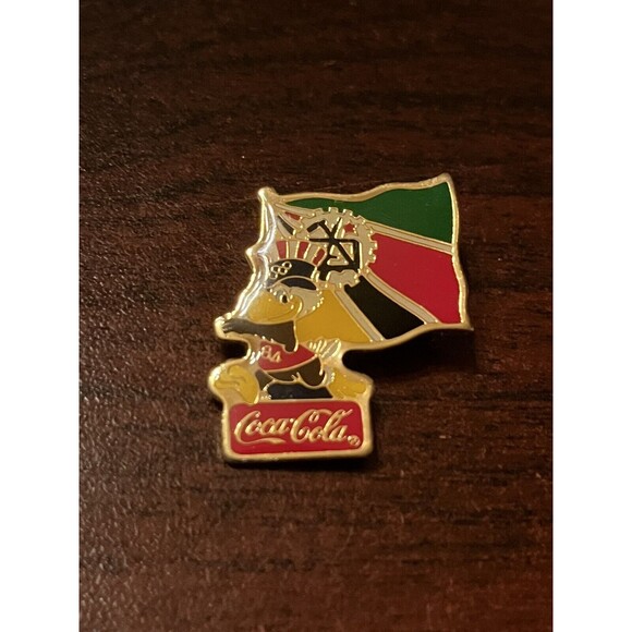 Vintage 1984 LA Olympics Coca Cola Sam Eagle Mozambique Flag Lapel‎ Pin - Picture 1 of 3